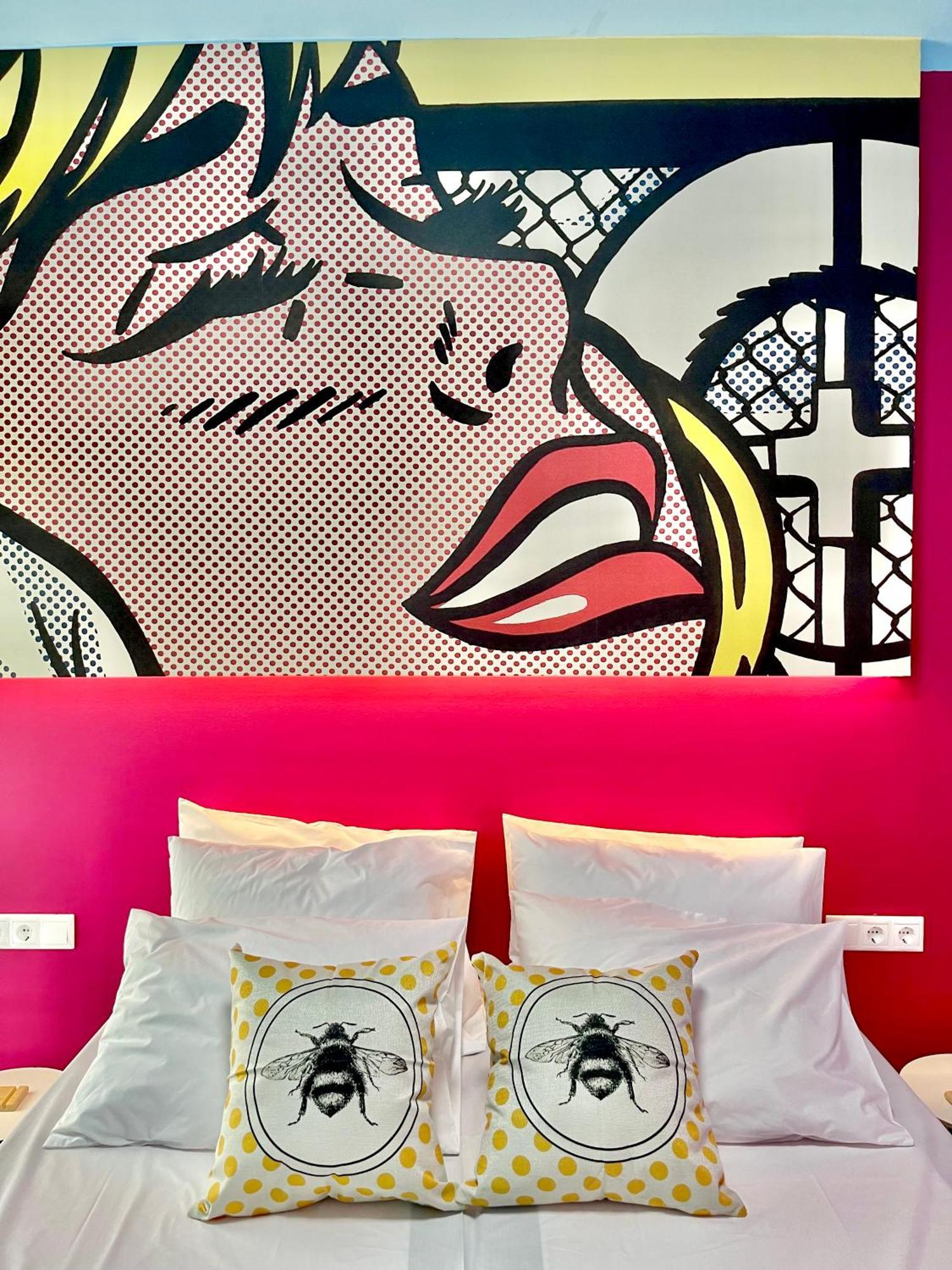 The Muse Flat In Just A Few Steps Away From Museums And Helexpo *