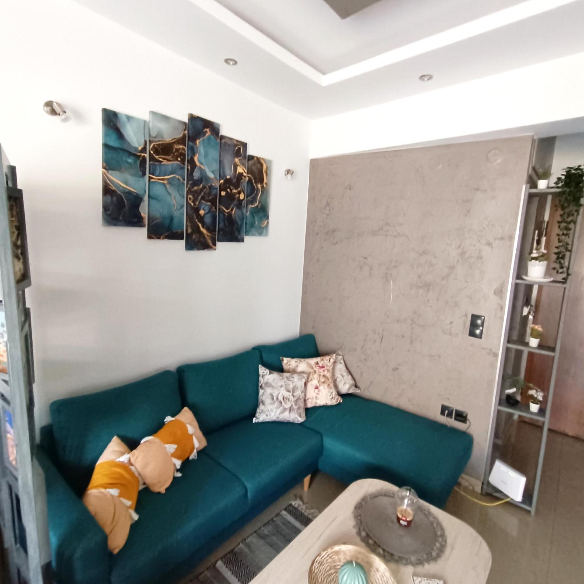 White Orhid Modern Apartment *