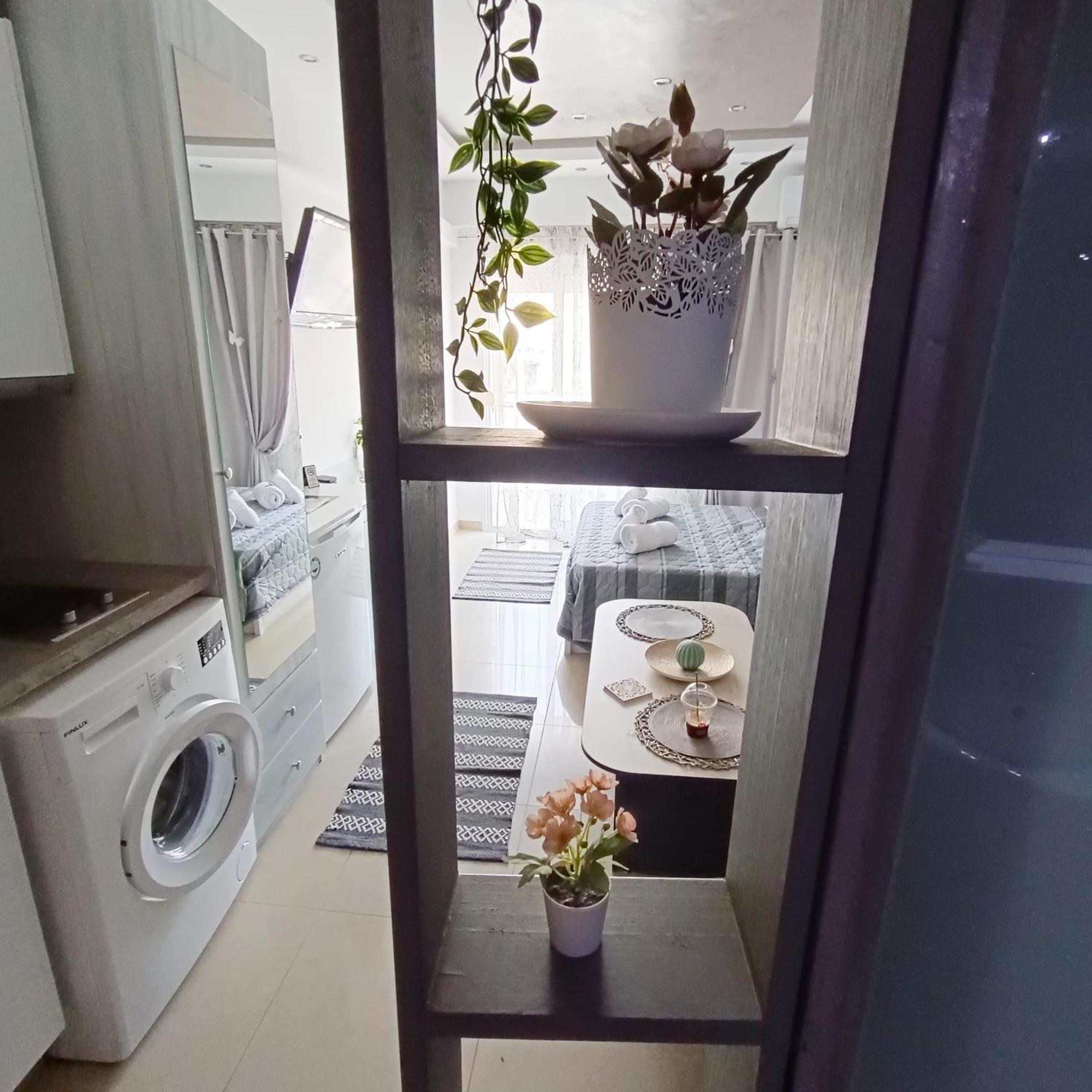 White Orhid Modern Apartment Thessaloniki