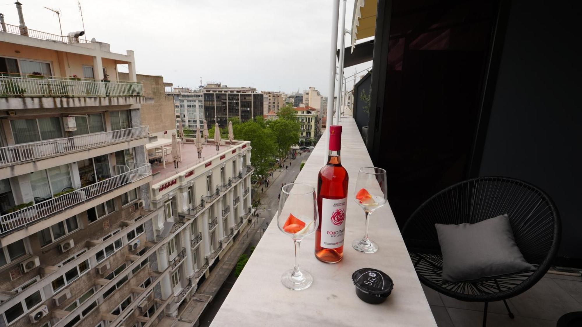 Luxury With Jacuzzi By Sea&thecity Apartment