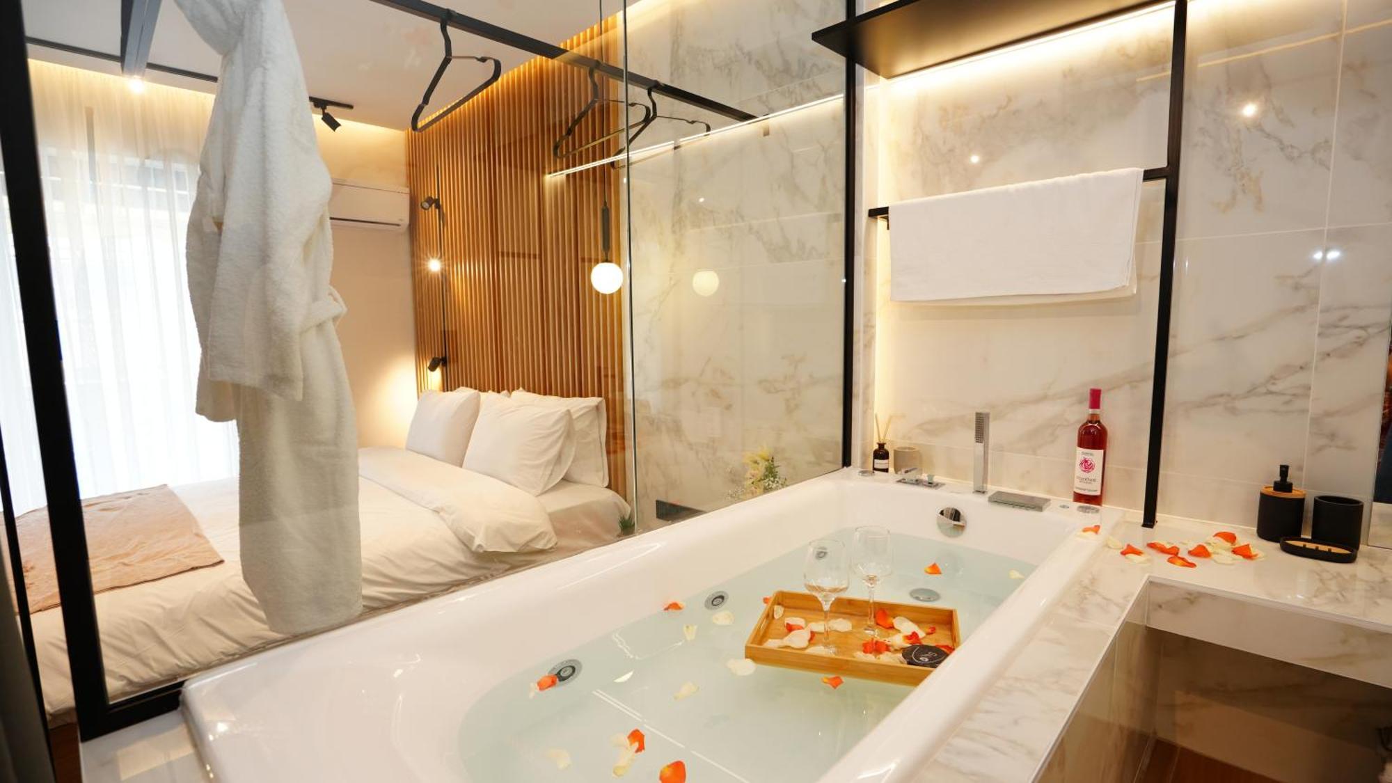 Luxury With Jacuzzi By Sea&thecity Apartment *