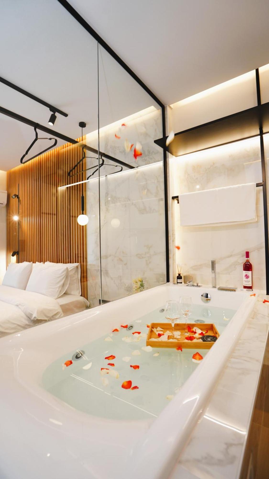 Apartment Luxury With Jacuzzi By Sea&thecity *