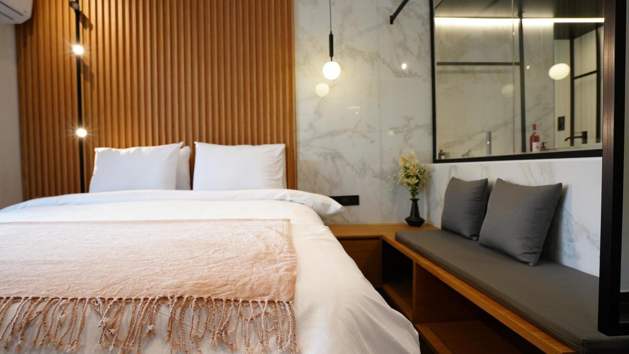 Luxury With Jacuzzi By Sea&thecity Apartment *