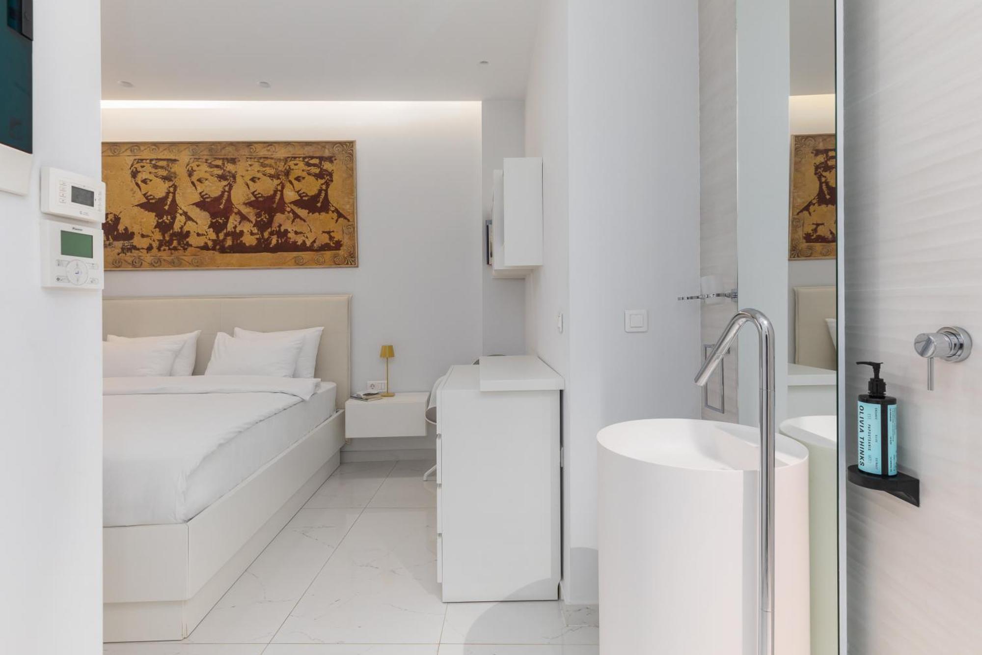 Aria, Lux Seafront Apt With White Tower View *