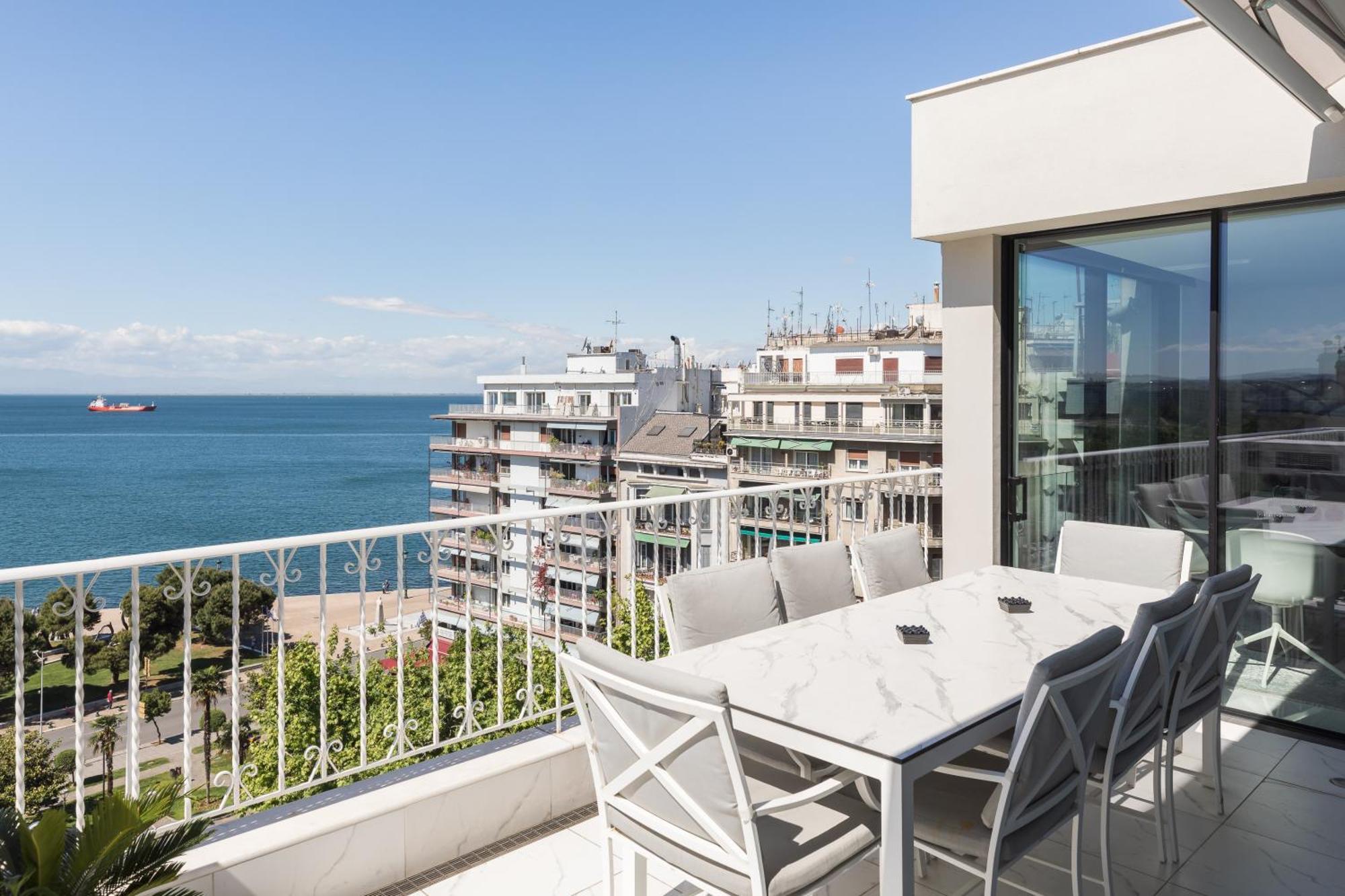 Aria, Lux Seafront Apt With White Tower View