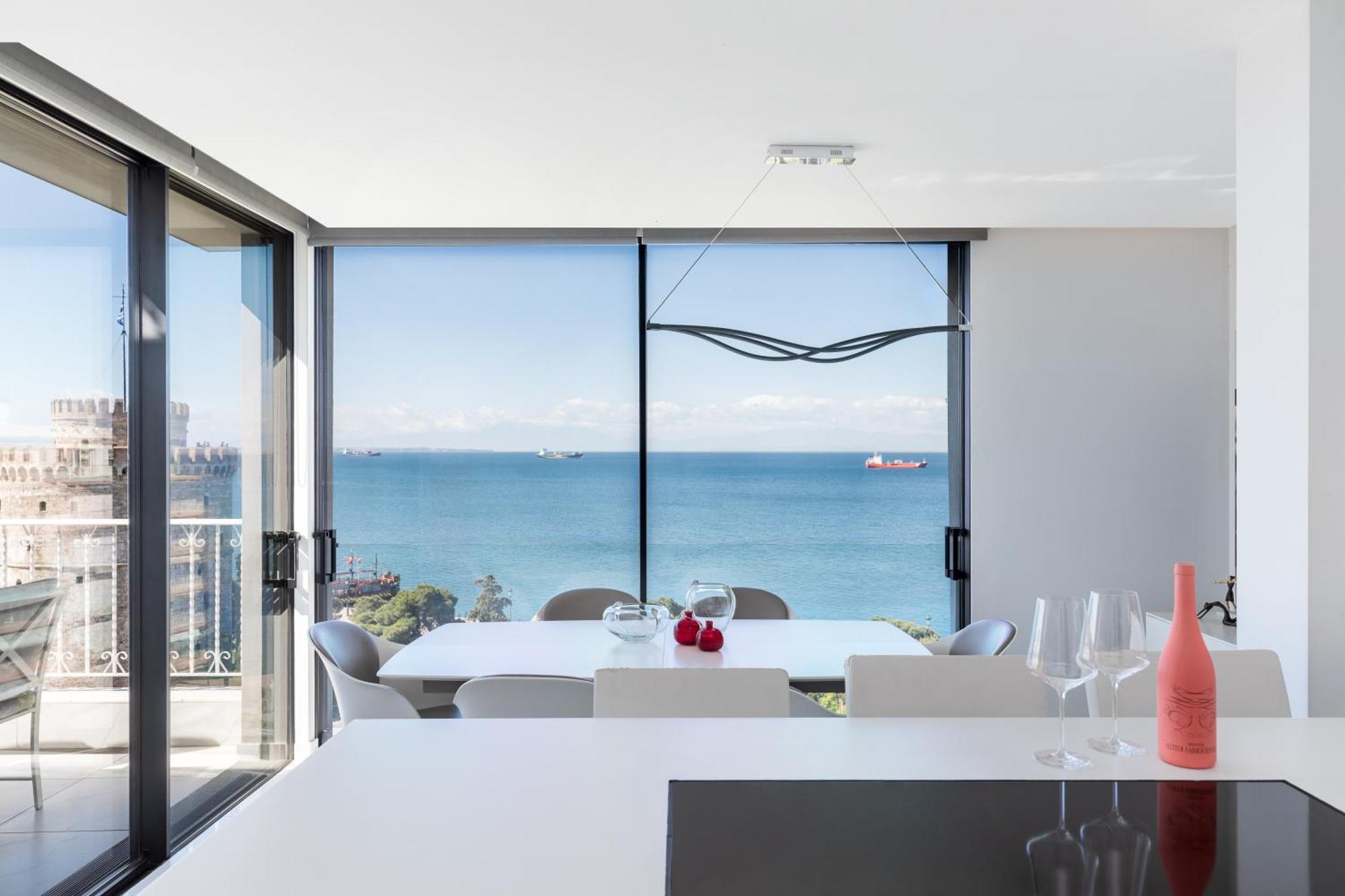 Aria, Lux Seafront Apt With White Tower View Apartment