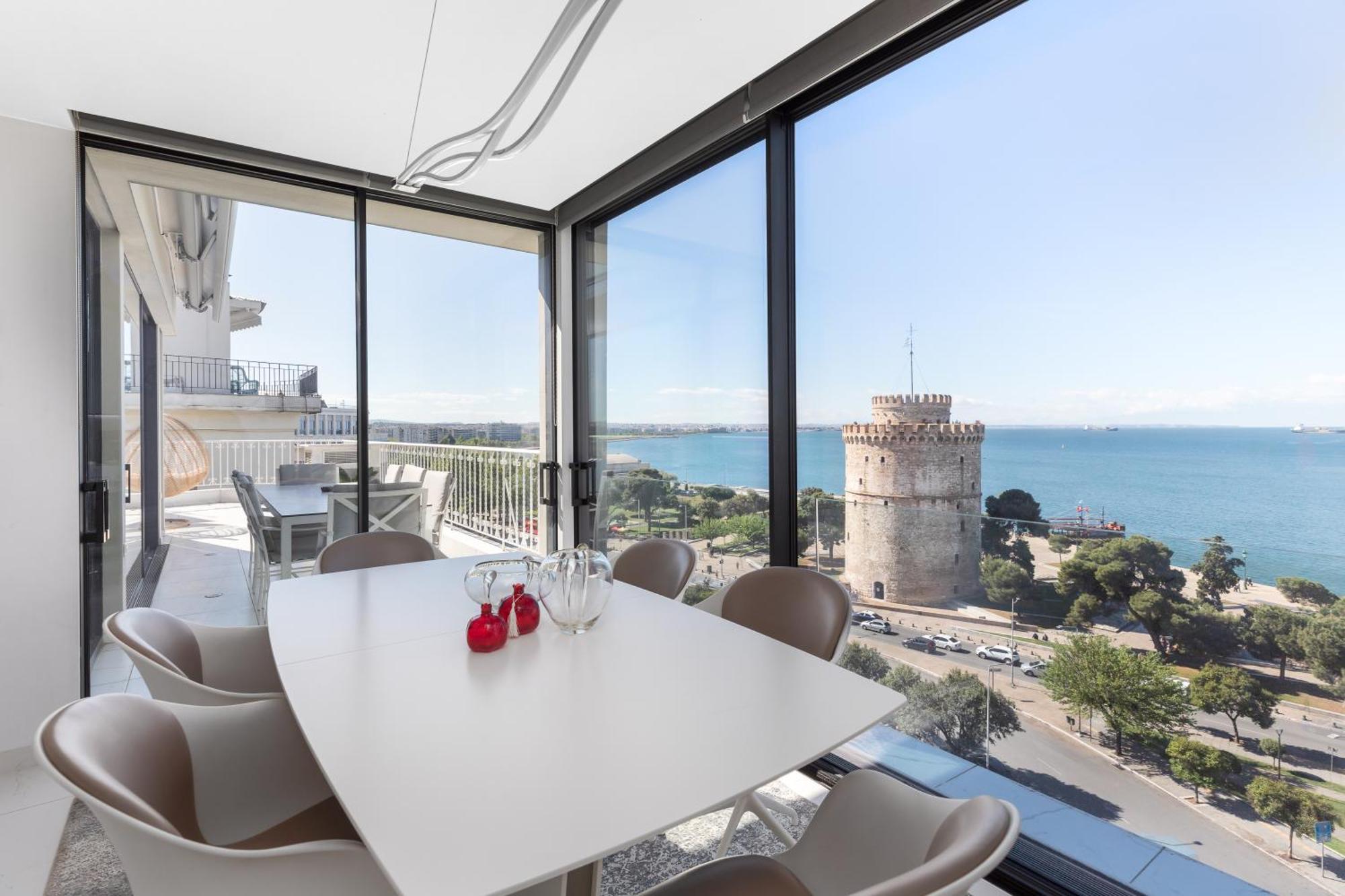 Aria, Lux Seafront Apt With White Tower View Apartment