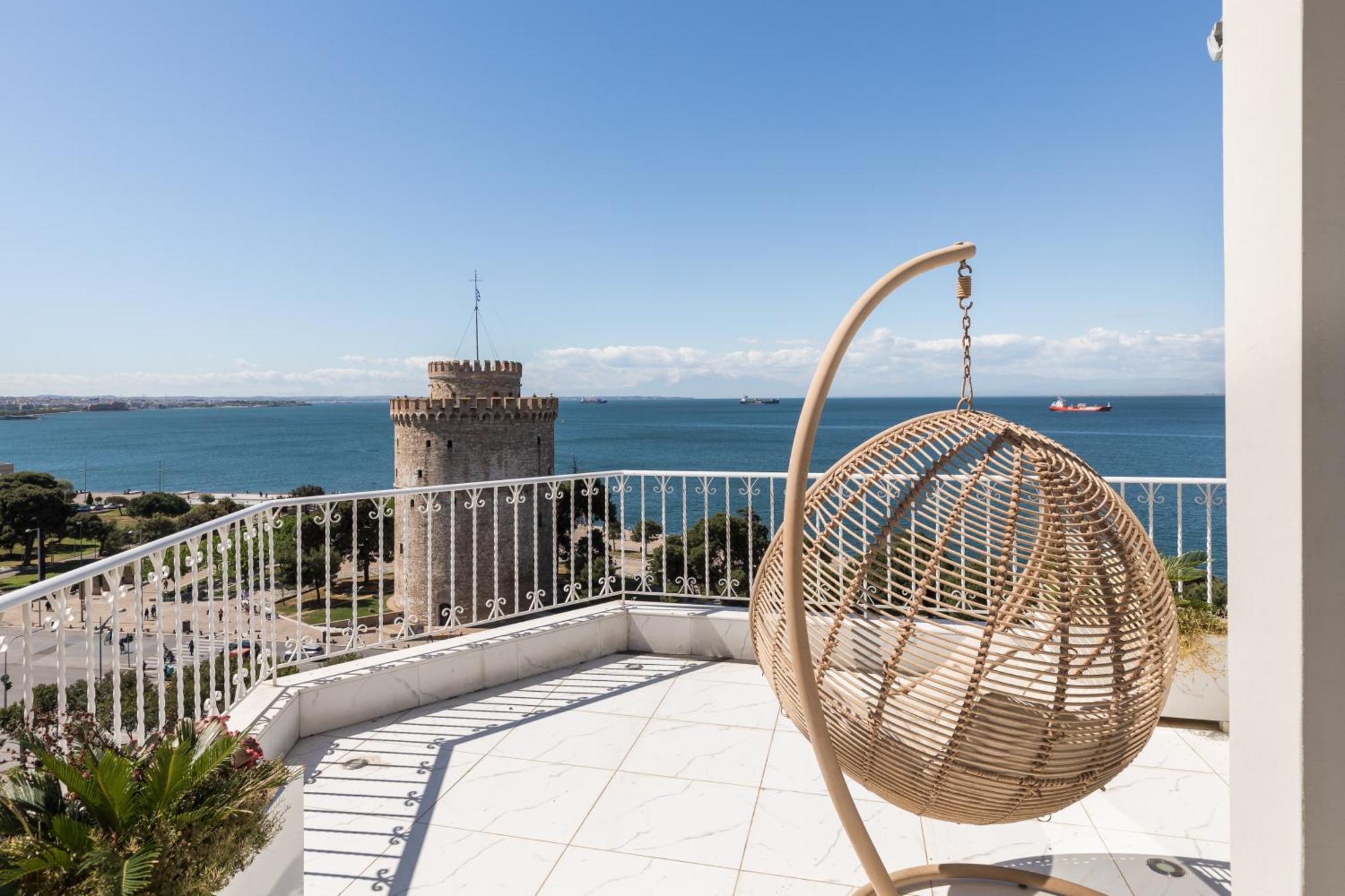 Aria, Lux Seafront Apt With White Tower View *