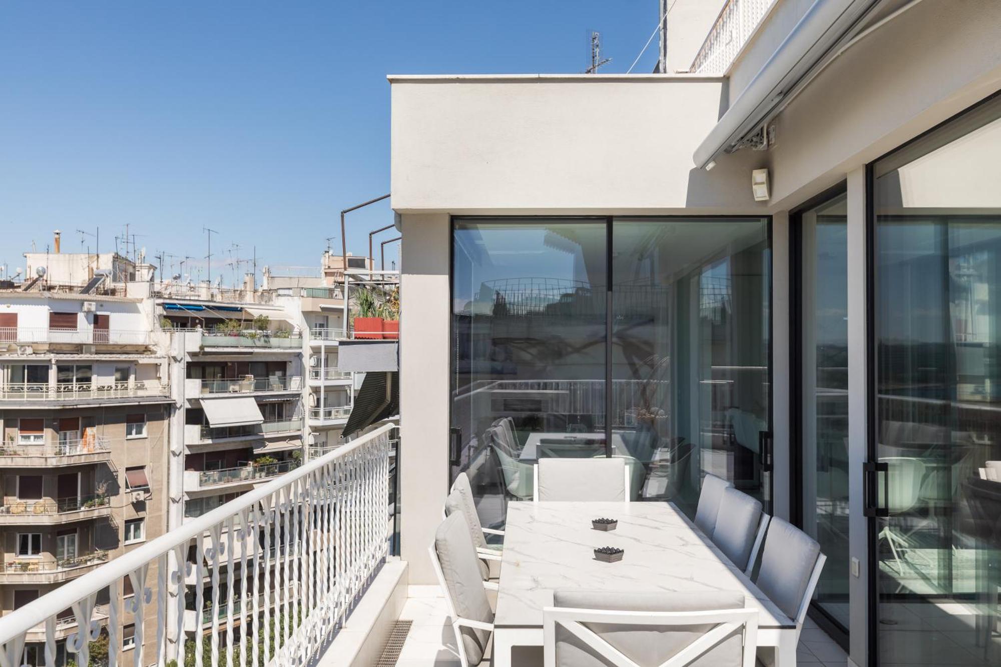 Aria, Lux Seafront Apt With White Tower View *