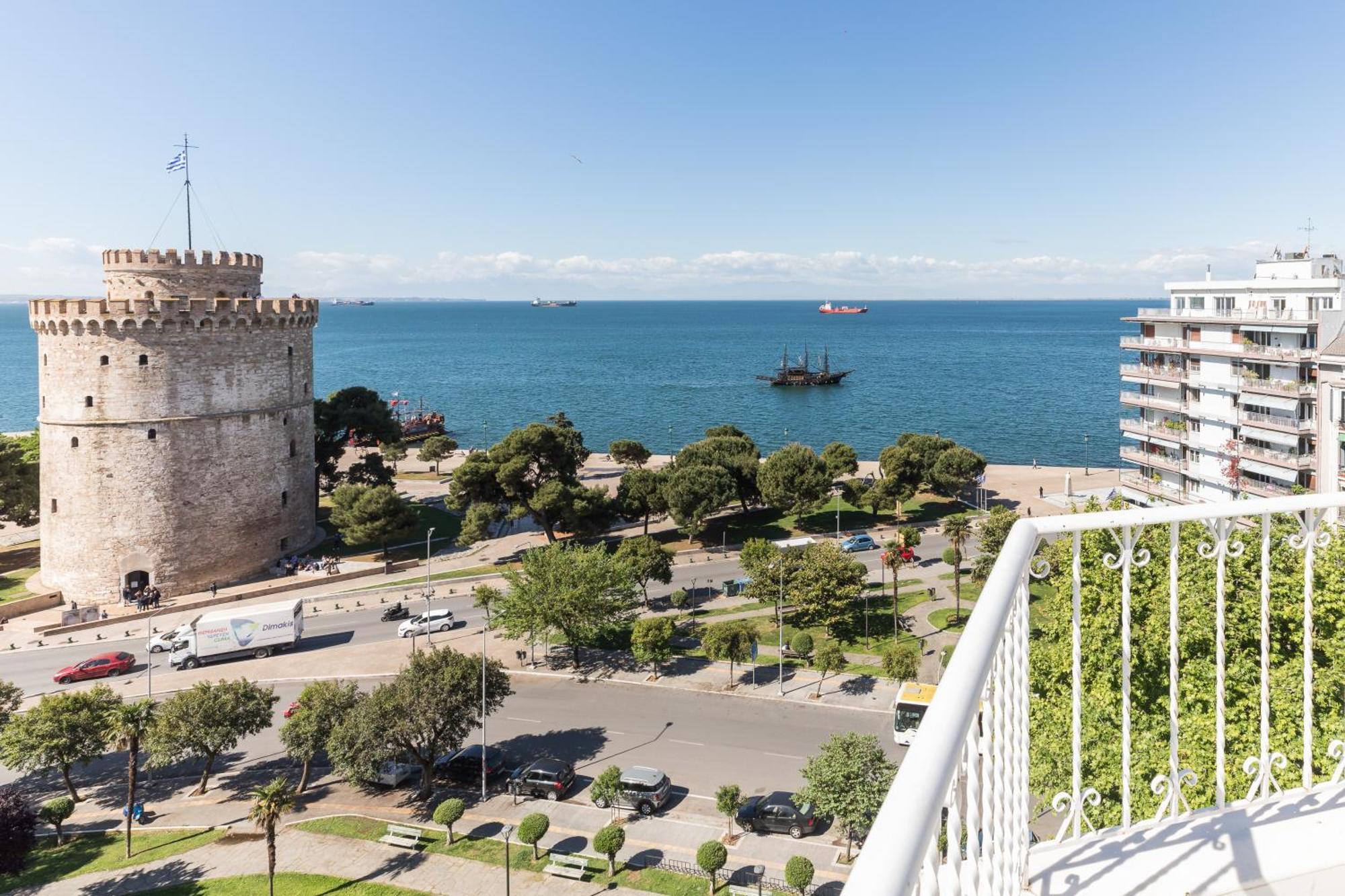Aria, Lux Seafront Apt With White Tower View