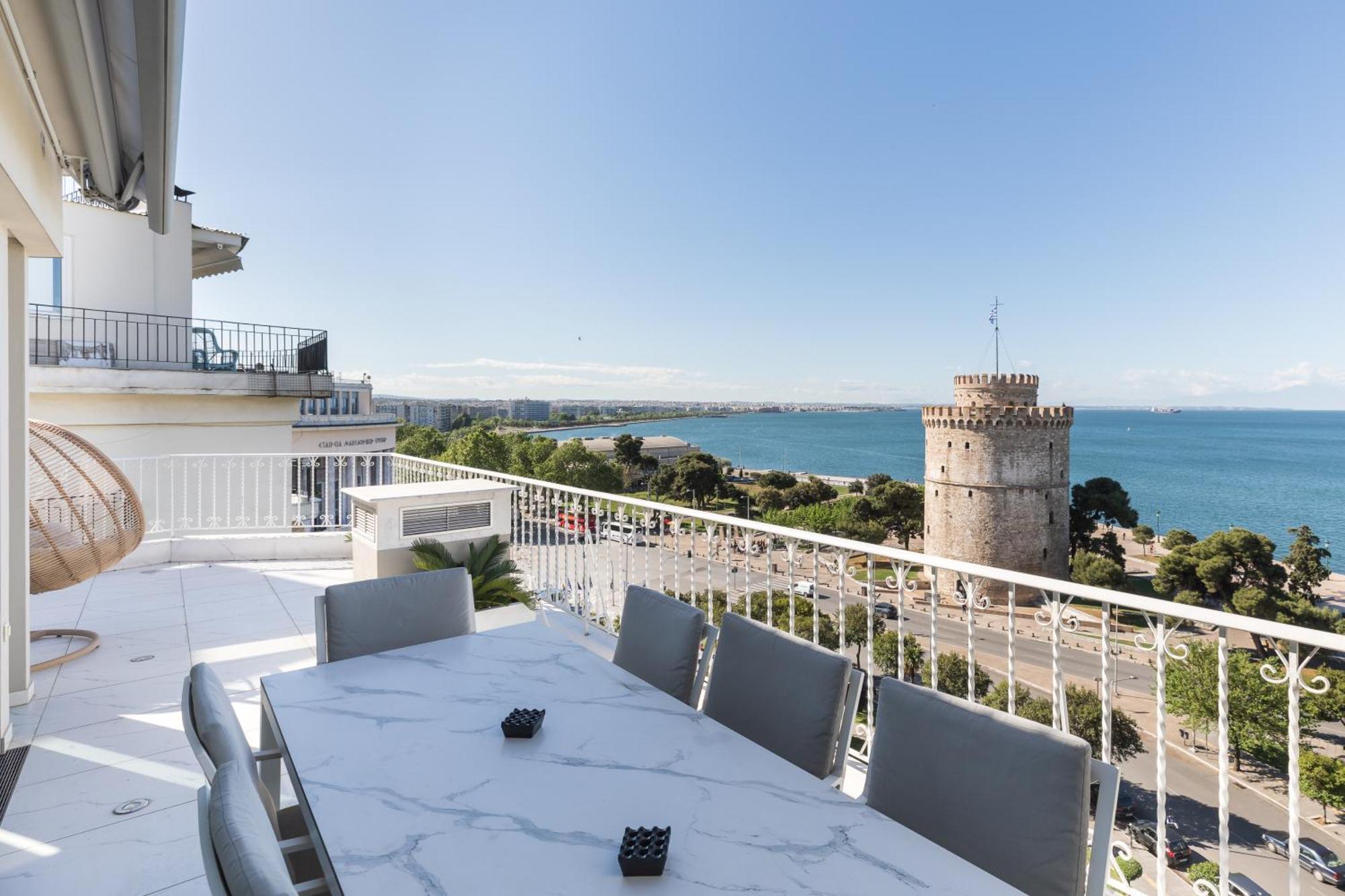 Aria, Lux Seafront Apt With White Tower View Apartment *