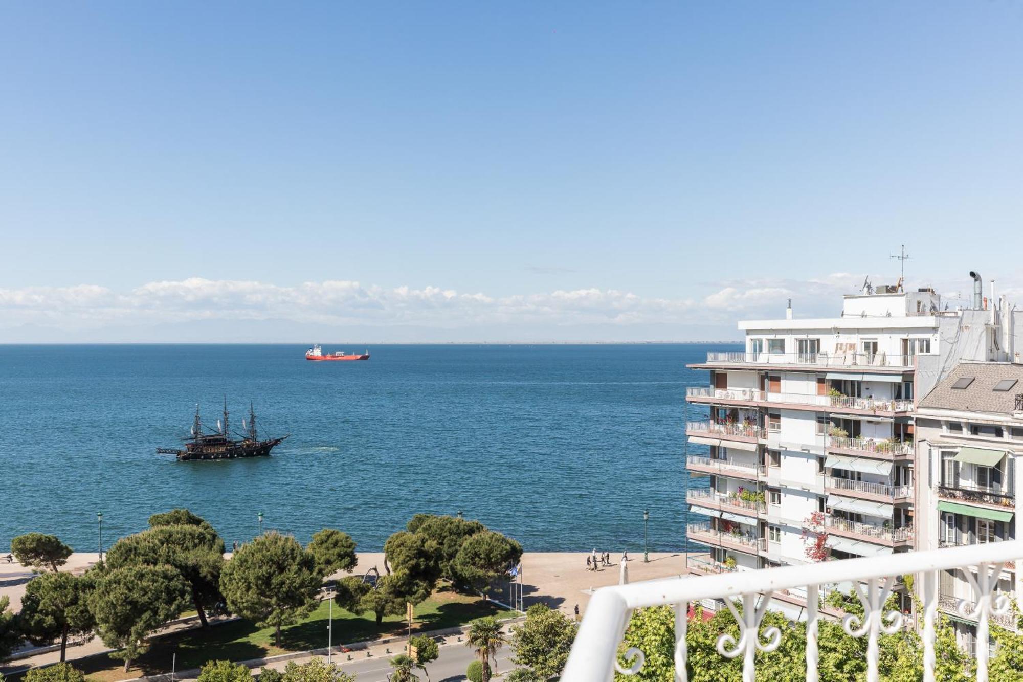 Apartment Aria, Lux Seafront Apt With White Tower View