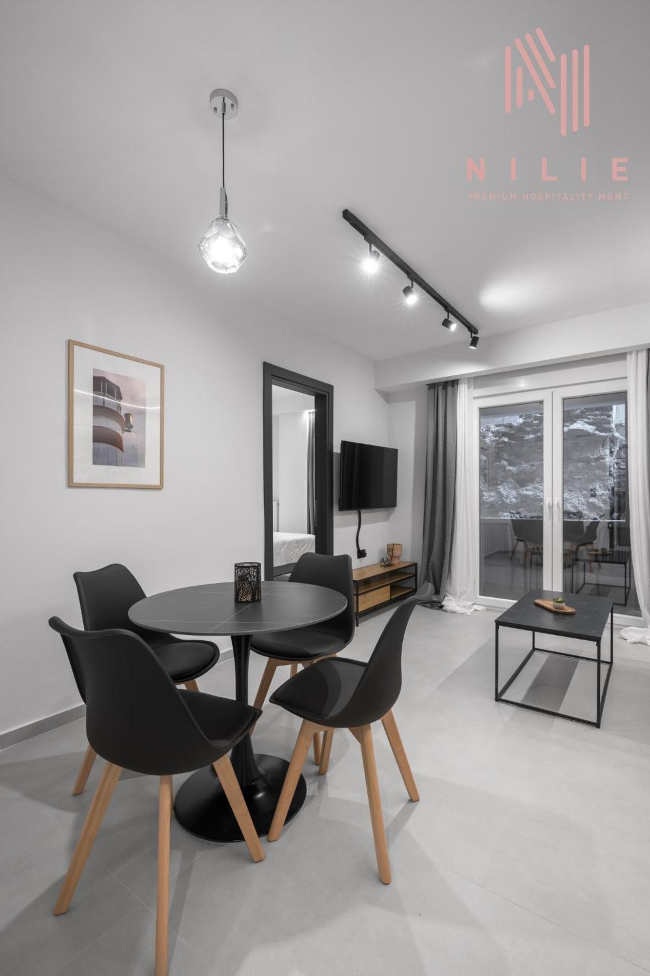 8, Nilie Hospitality Mgmt