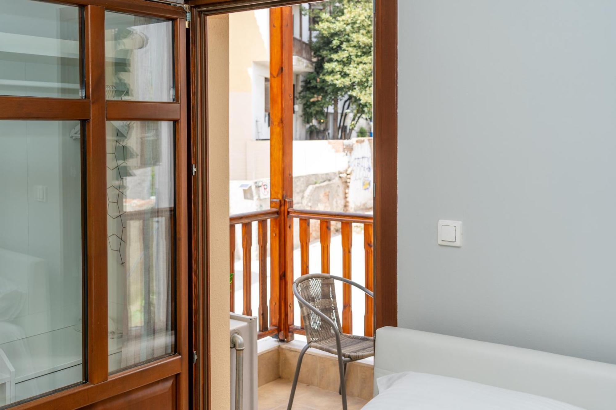 Naos Apartment *