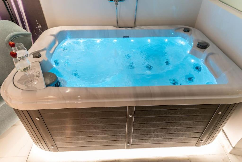 Mg Sapphire Jacuzzi Premium Apartment Thessaloniki
