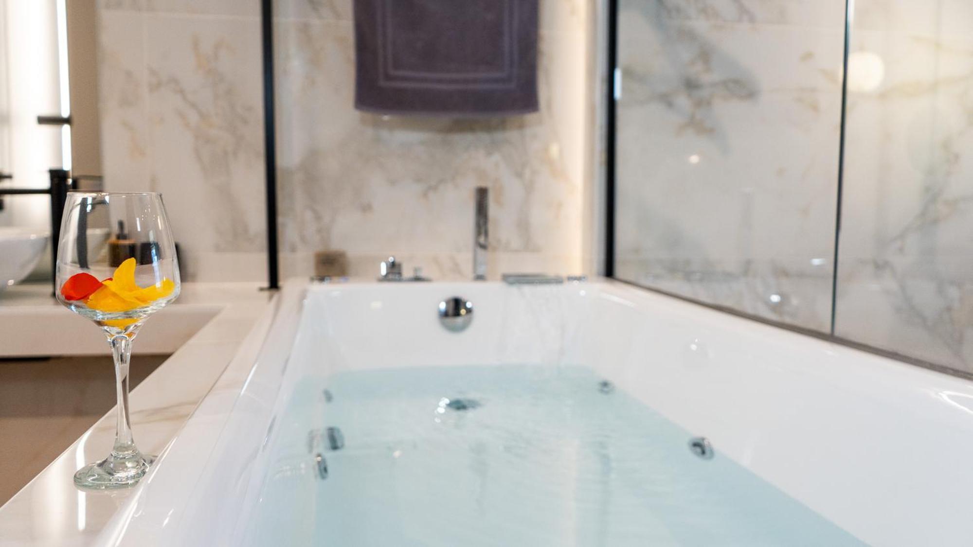 Apartment Luxury With Jacuzzi By Sea&thecity Thessaloniki