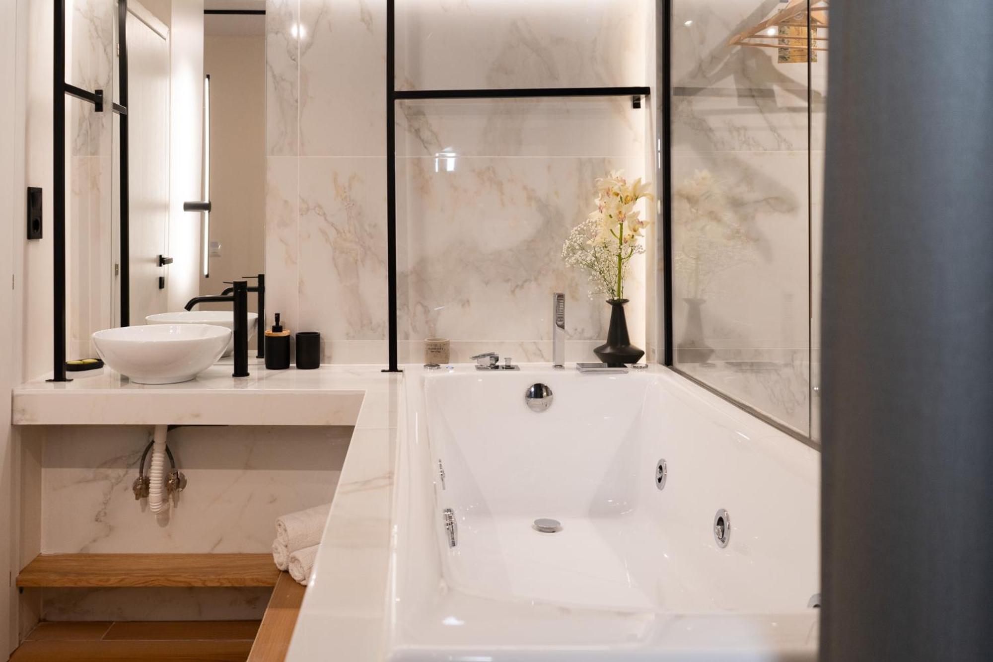 Apartment Luxury With Jacuzzi By Sea&thecity