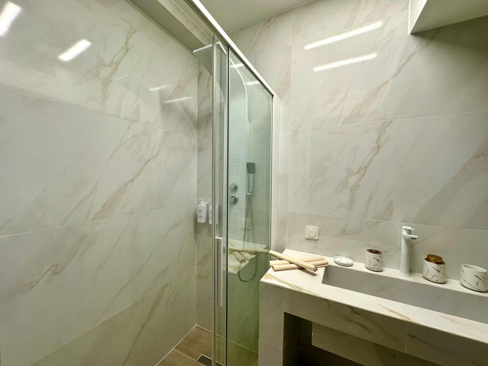 Four Seasons - The Crown Apartment Thessaloniki