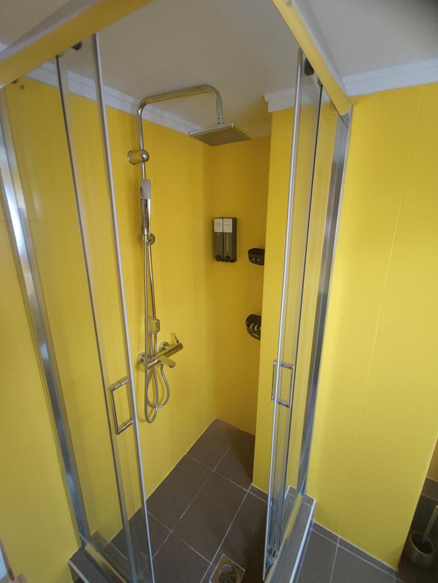 Cozy Apt! Friends & Family - Private Paid Parking Apartment Thessaloniki