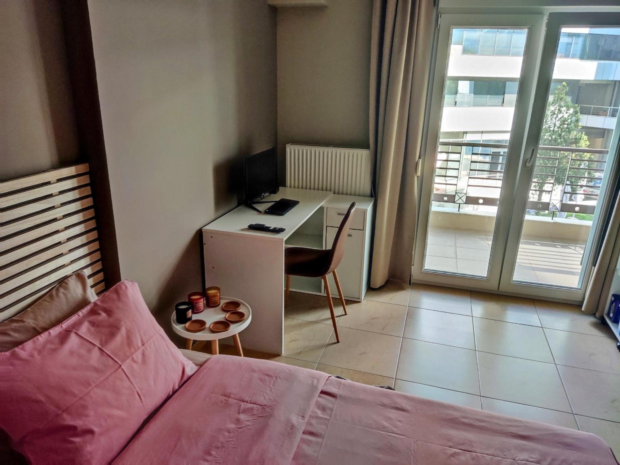 Cozy Apt! Friends & Family - Private Paid Parking Apartment *