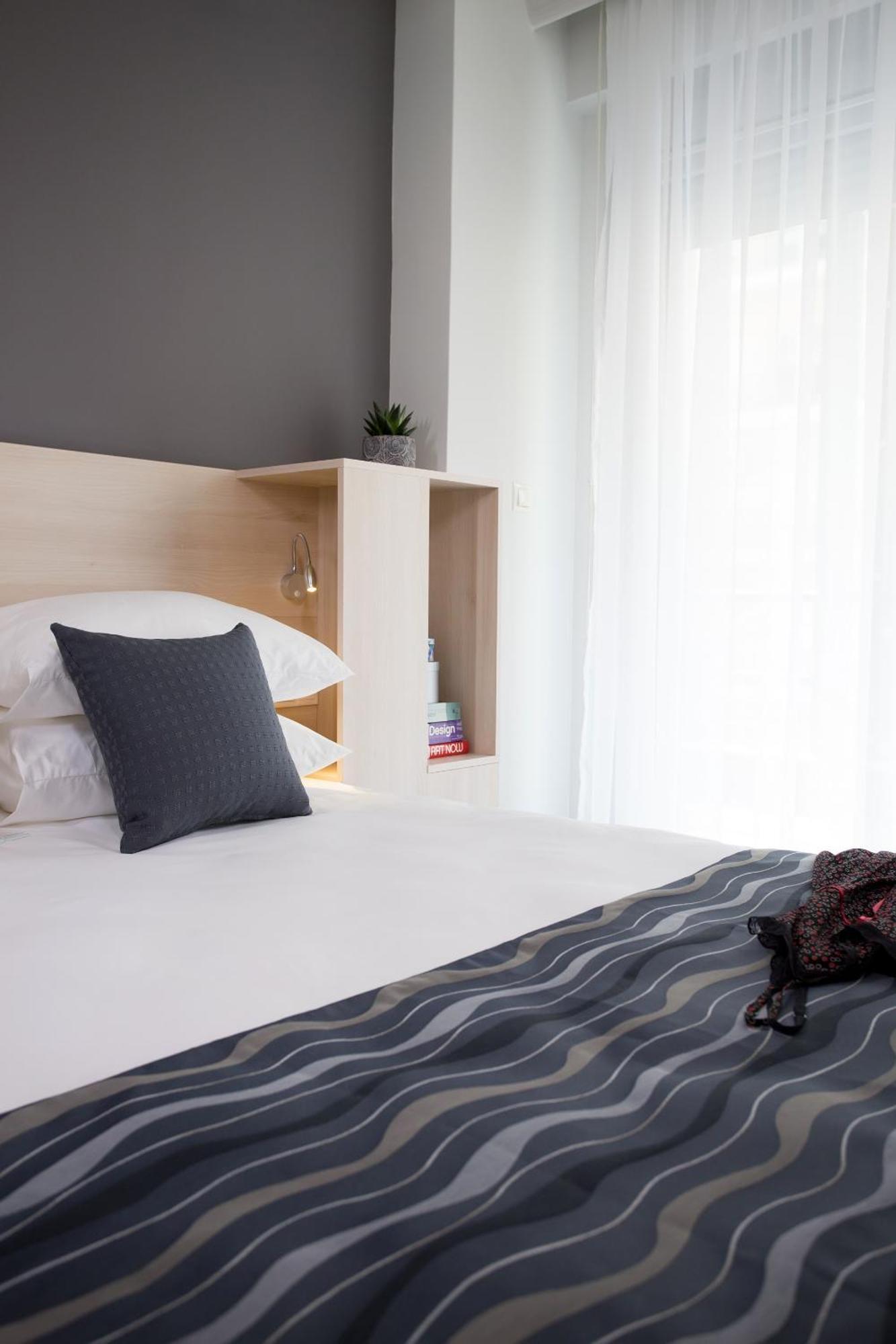 Polis Apartment