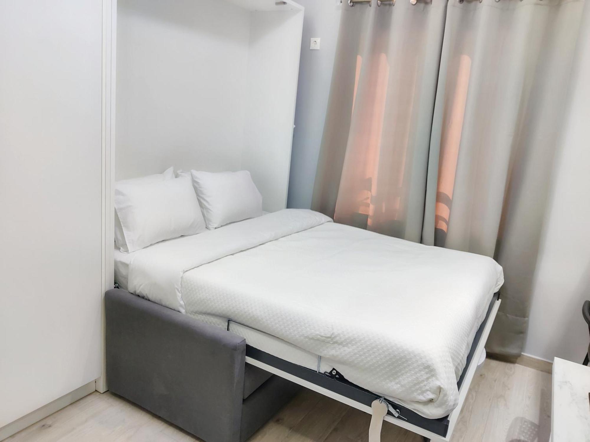 Pretty Petitie Fully Equipped Center Apartment *