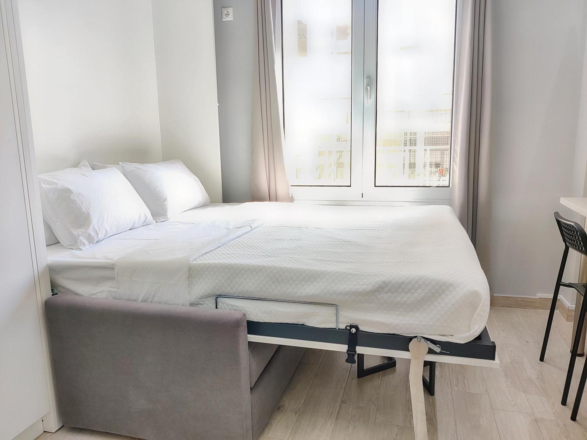 Pretty Petitie Fully Equipped Center Apartment *