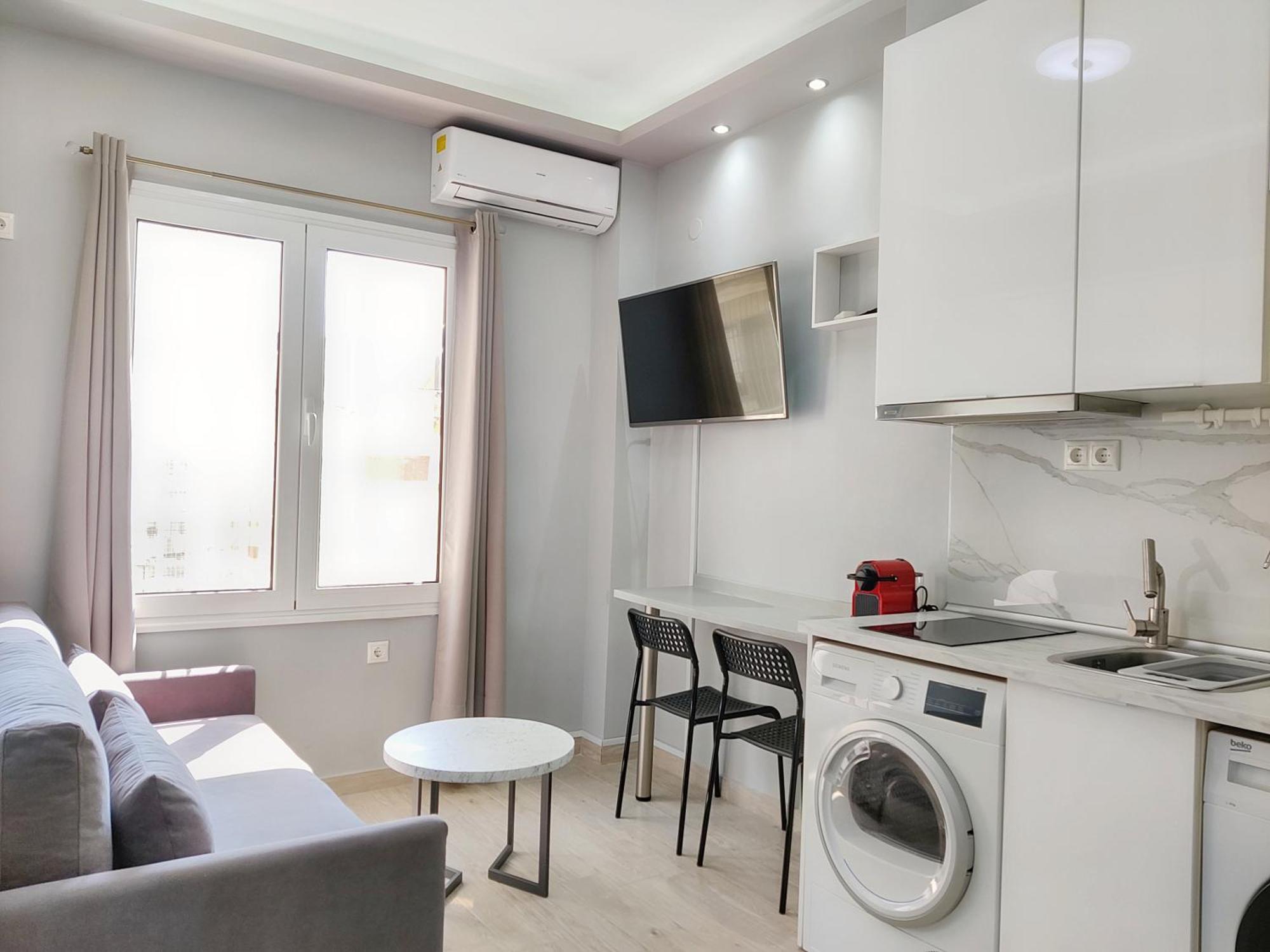 Pretty Petitie Fully Equipped Center Thessaloniki