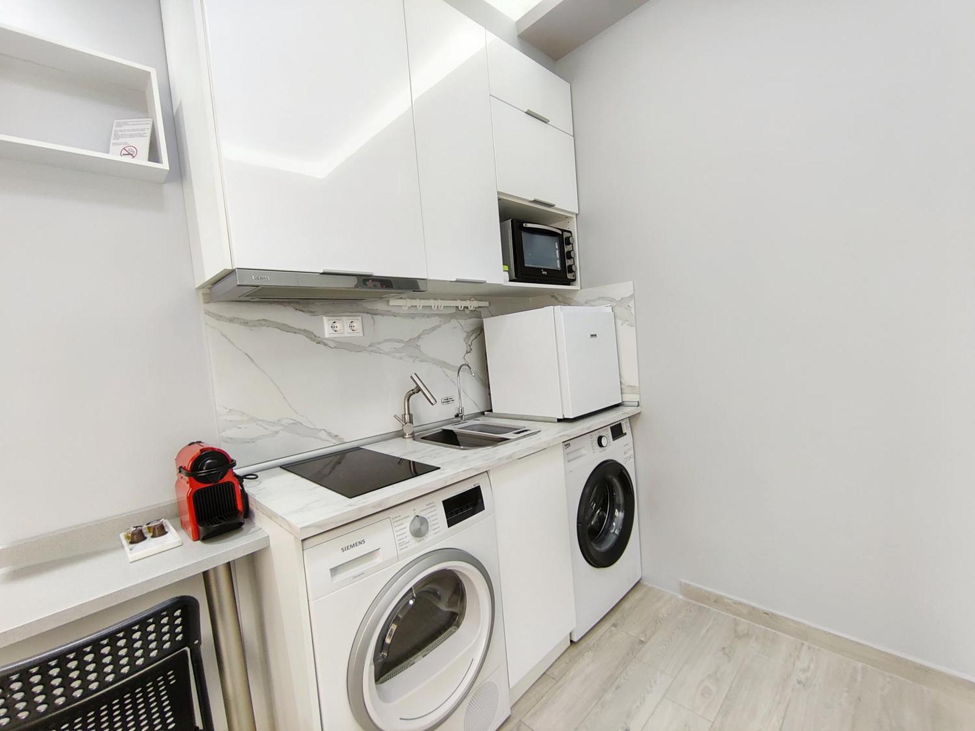 Pretty Petitie Fully Equipped Center *
