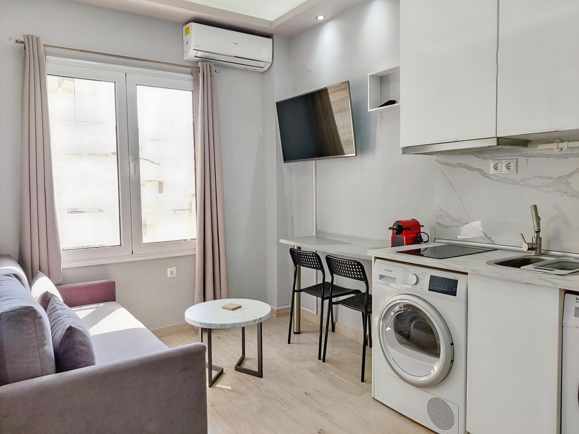 Pretty Petitie Fully Equipped Center Thessaloniki
