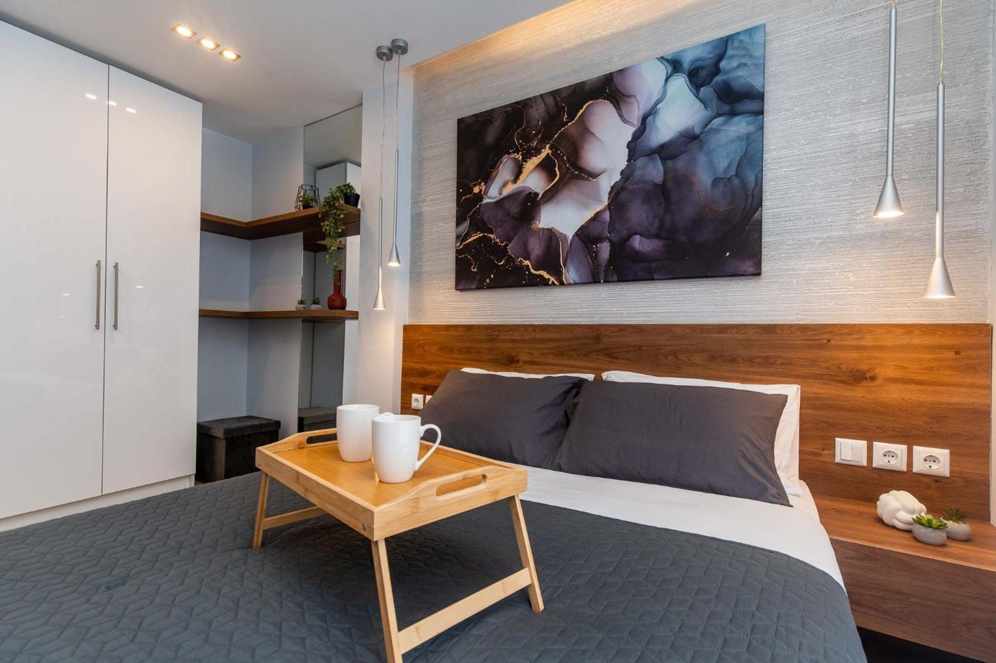 Urban Jungle Apartment *
