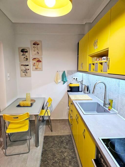 Apartment Yellow Kitchen Apartment, City Central Location Thessaloniki