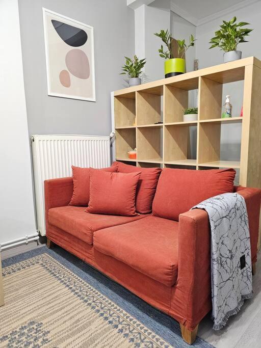 Yellow Kitchen Apartment, City Central Location Apartment