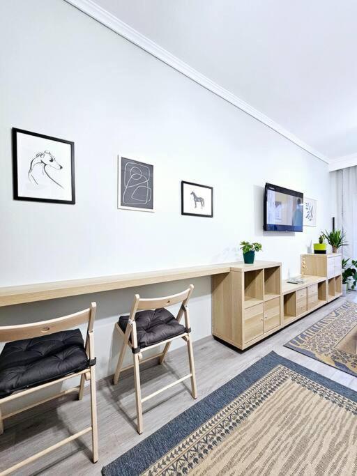 Yellow Kitchen Apartment, City Central Location *