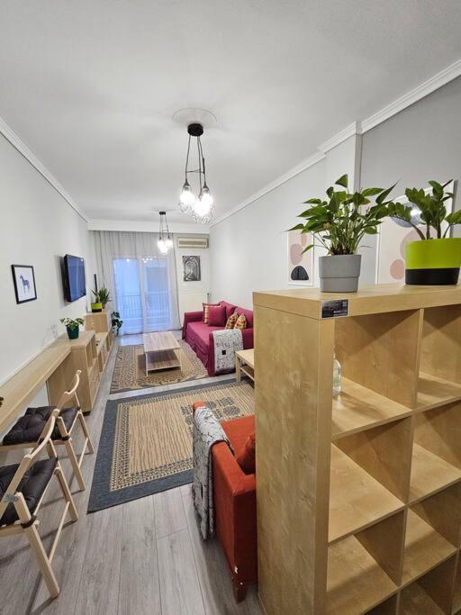 Yellow Kitchen Apartment, City Central Location Apartment
