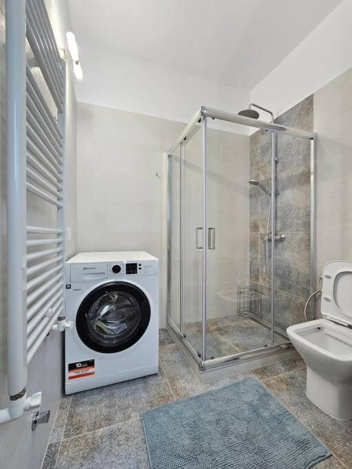 Căn hộ Yellow Kitchen Apartment, City Central Location *