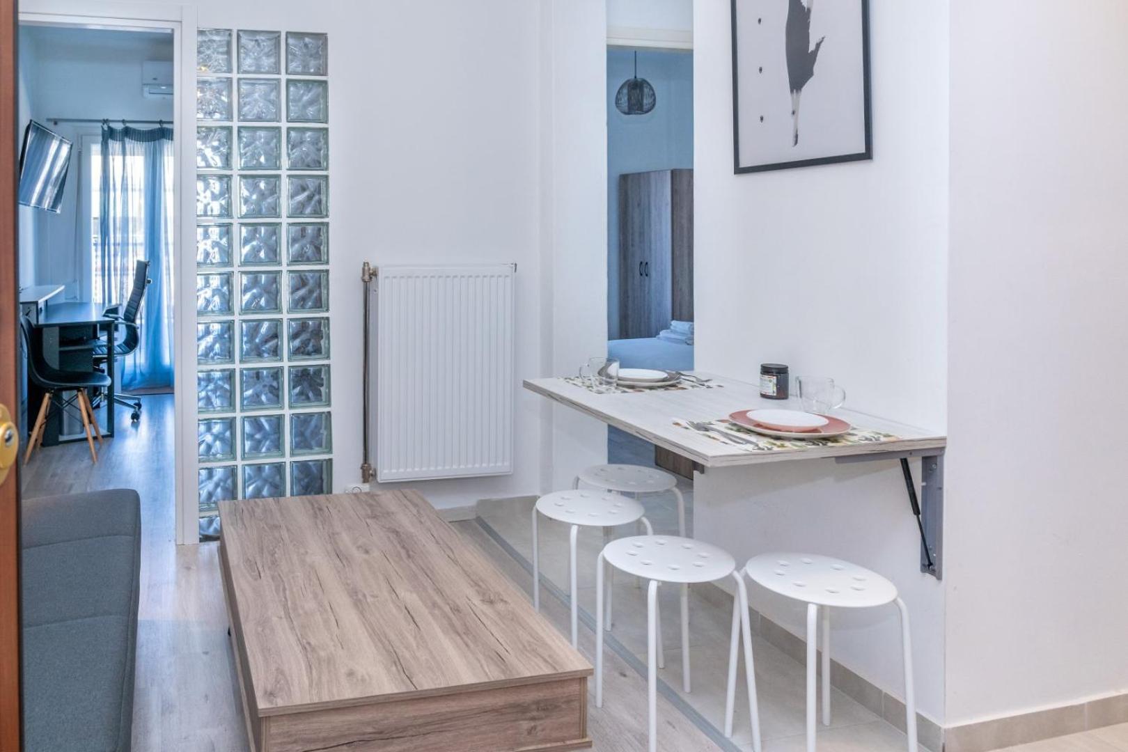 Kosmos Service Near Turkish Consulat And Saint Dimitrious Church With Additional Cost Parking Apartment Thessaloniki