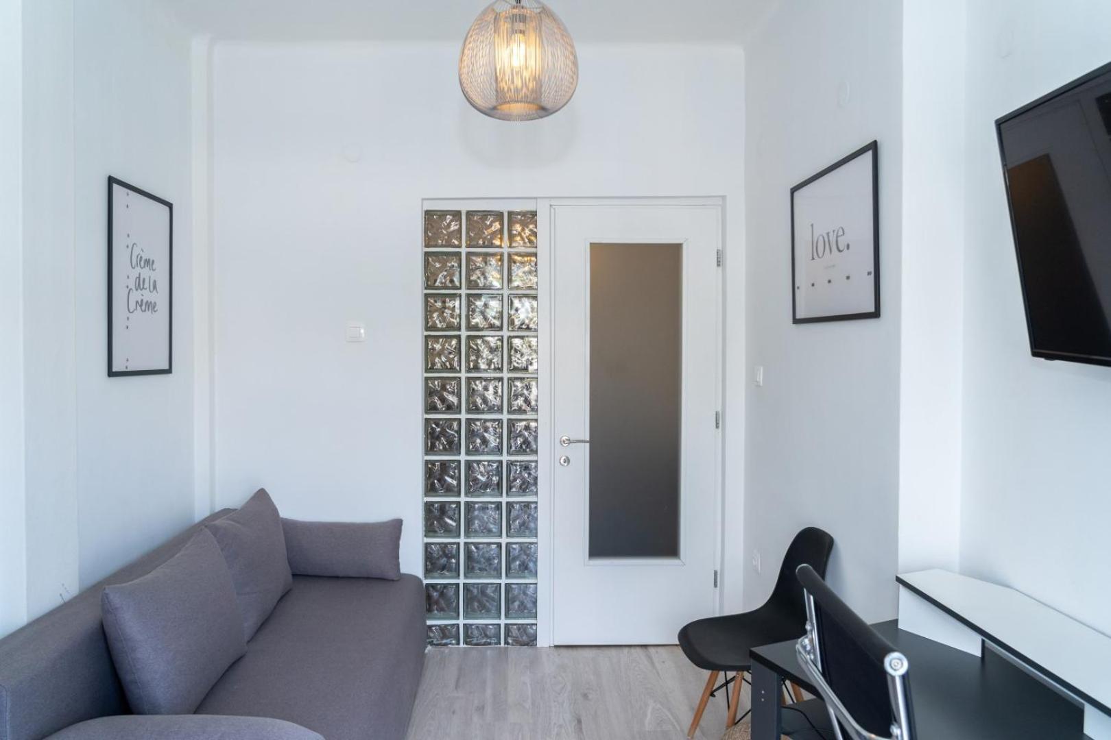 Apartment Kosmos Service Near Turkish Consulat And Saint Dimitrious Church With Additional Cost Parking *