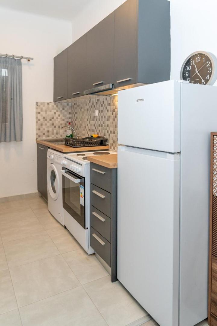 Kosmos Service Near Turkish Consulat And Saint Dimitrious Church With Additional Cost Parking Apartment