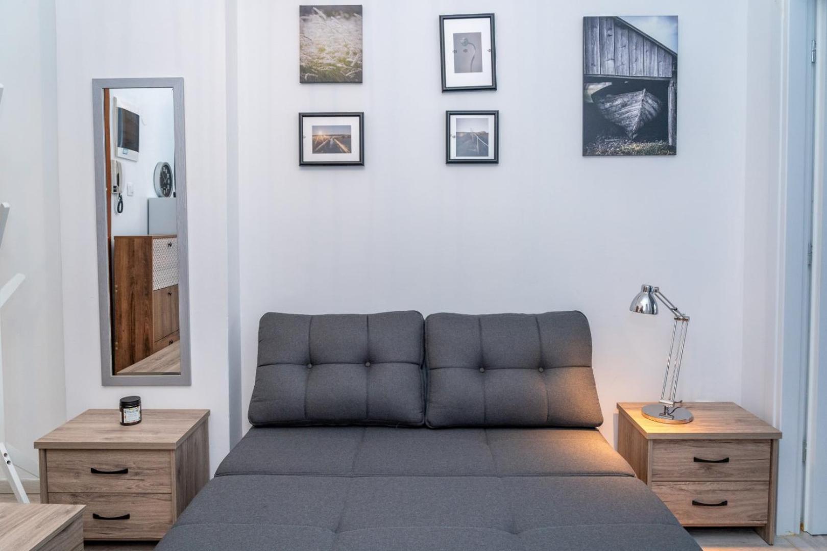 Kosmos Service Near Turkish Consulat And Saint Dimitrious Church With Additional Cost Parking Apartment Thessaloniki