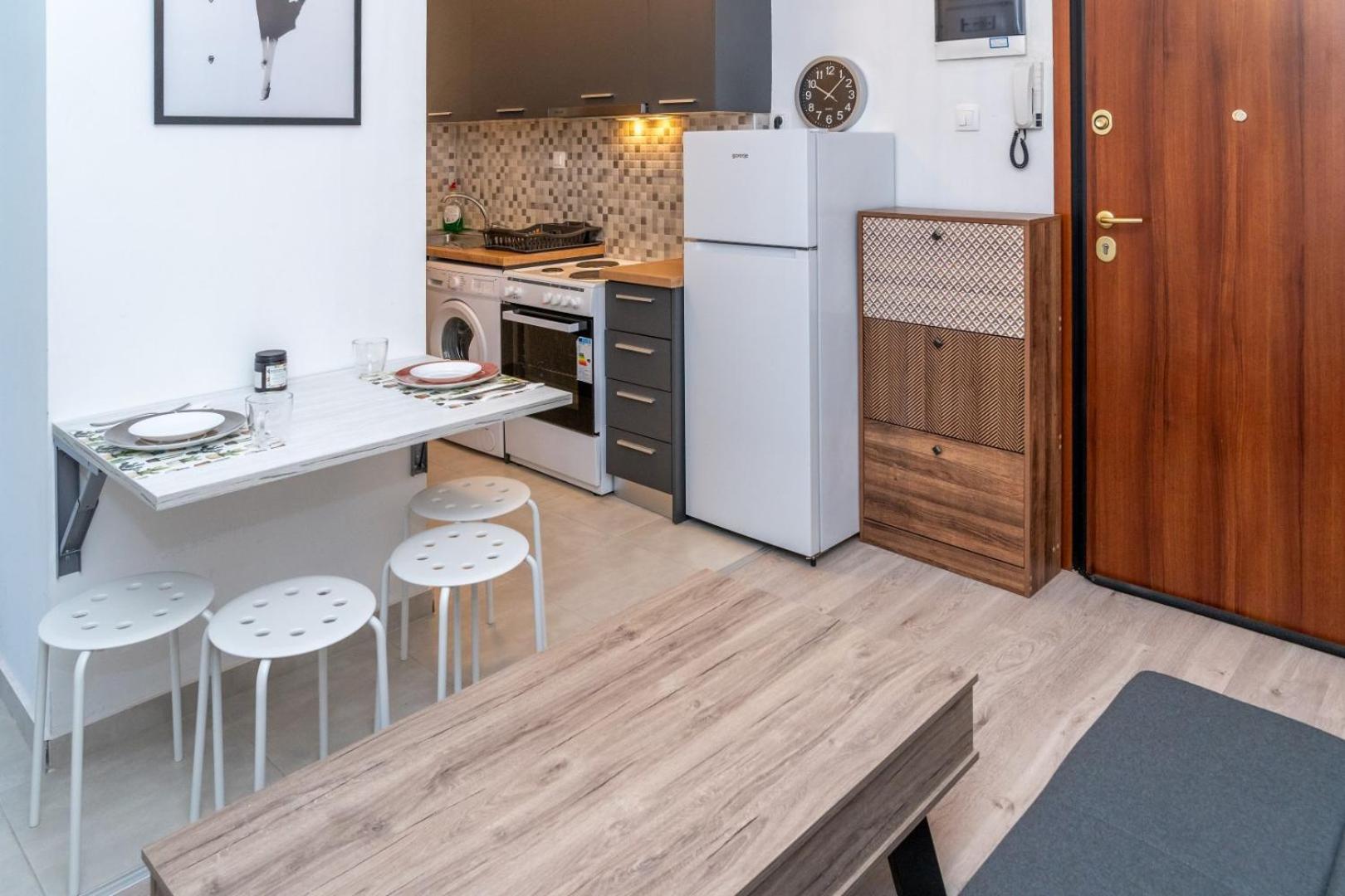 Kosmos Service Near Turkish Consulat And Saint Dimitrious Church With Additional Cost Parking Apartment Thessaloniki