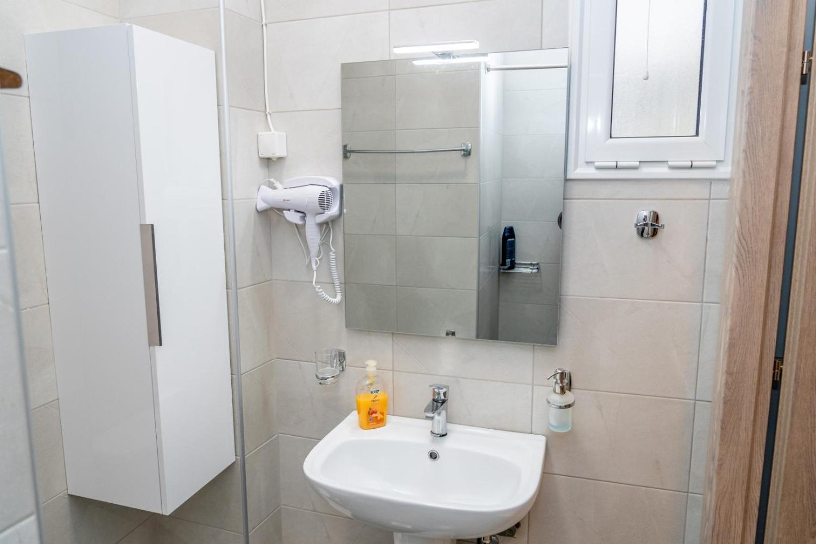 Kosmos Service Near Turkish Consulat And Saint Dimitrious Church With Additional Cost Parking * Thessaloniki