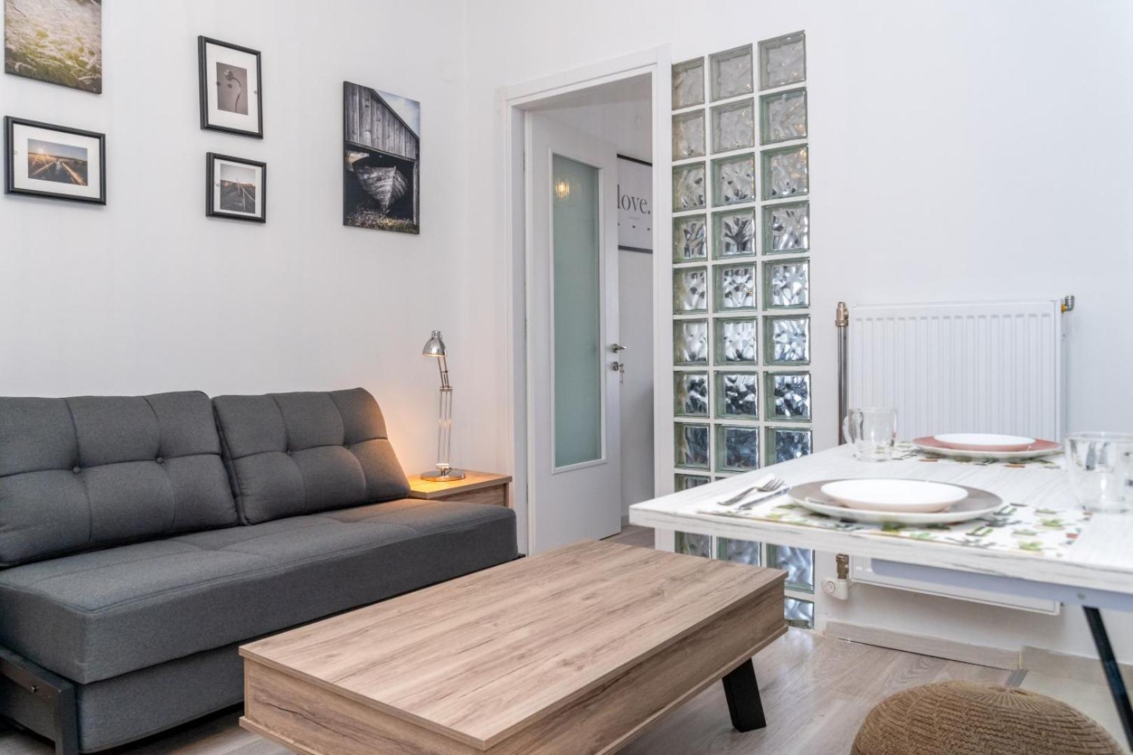 Kosmos Service Near Turkish Consulat And Saint Dimitrious Church With Additional Cost Parking Apartment