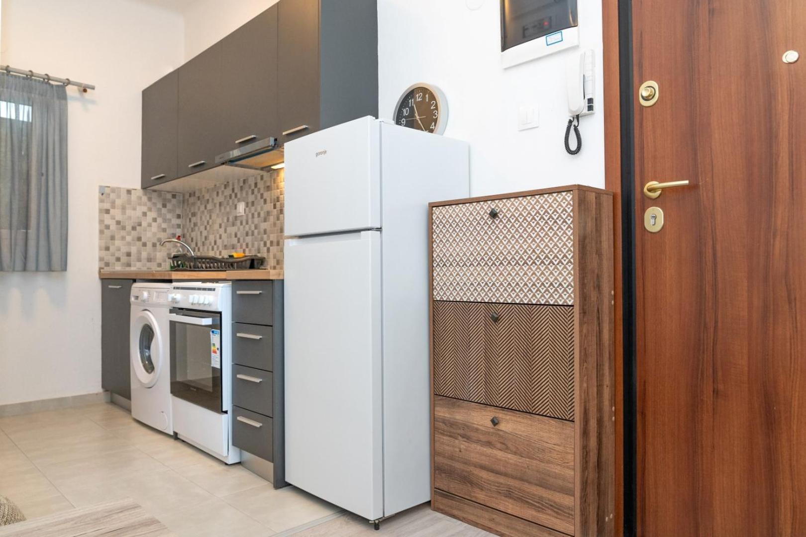 Apartment Kosmos Service Near Turkish Consulat And Saint Dimitrious Church With Additional Cost Parking Thessaloniki