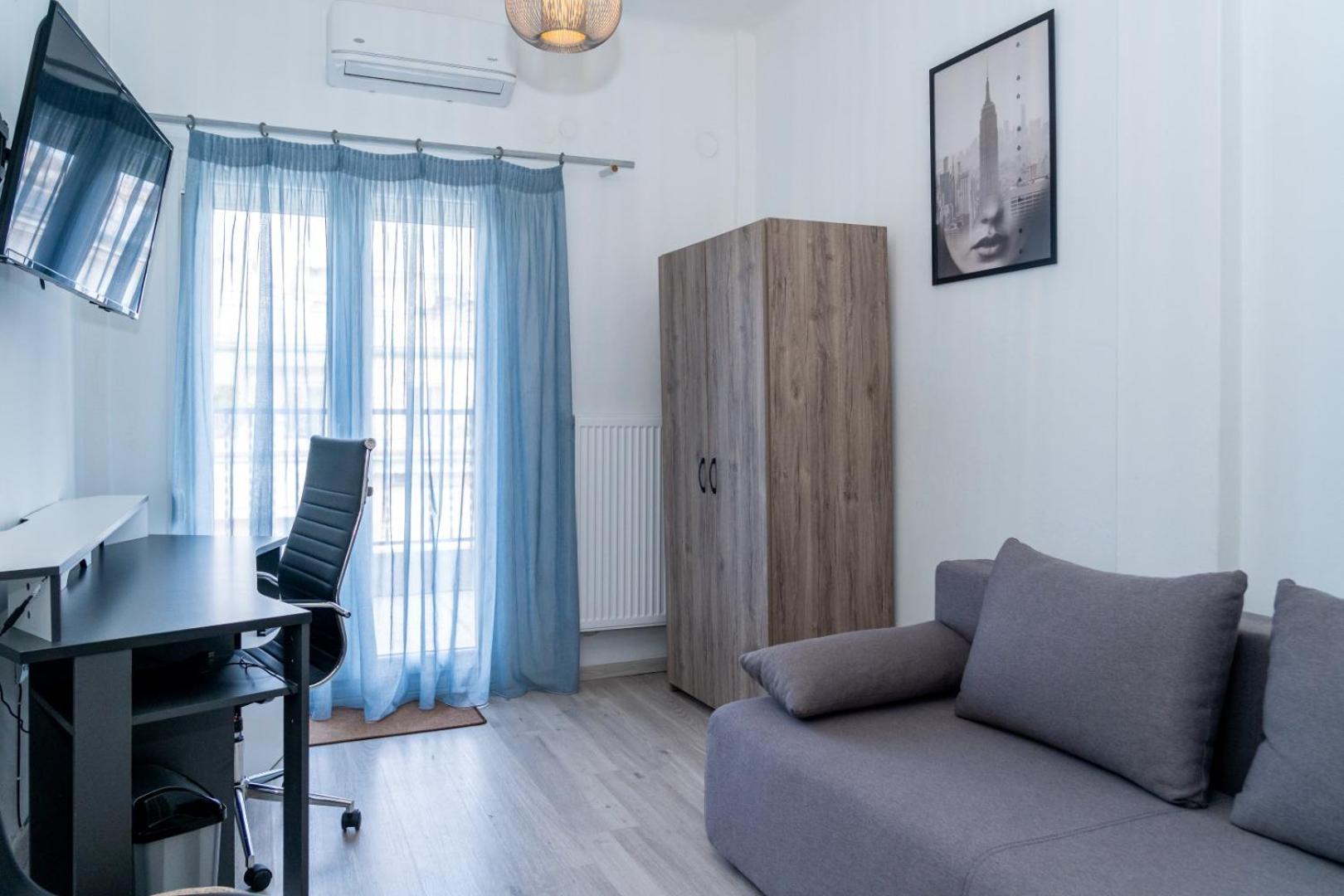 Kosmos Service Near Turkish Consulat And Saint Dimitrious Church With Additional Cost Parking * Thessaloniki
