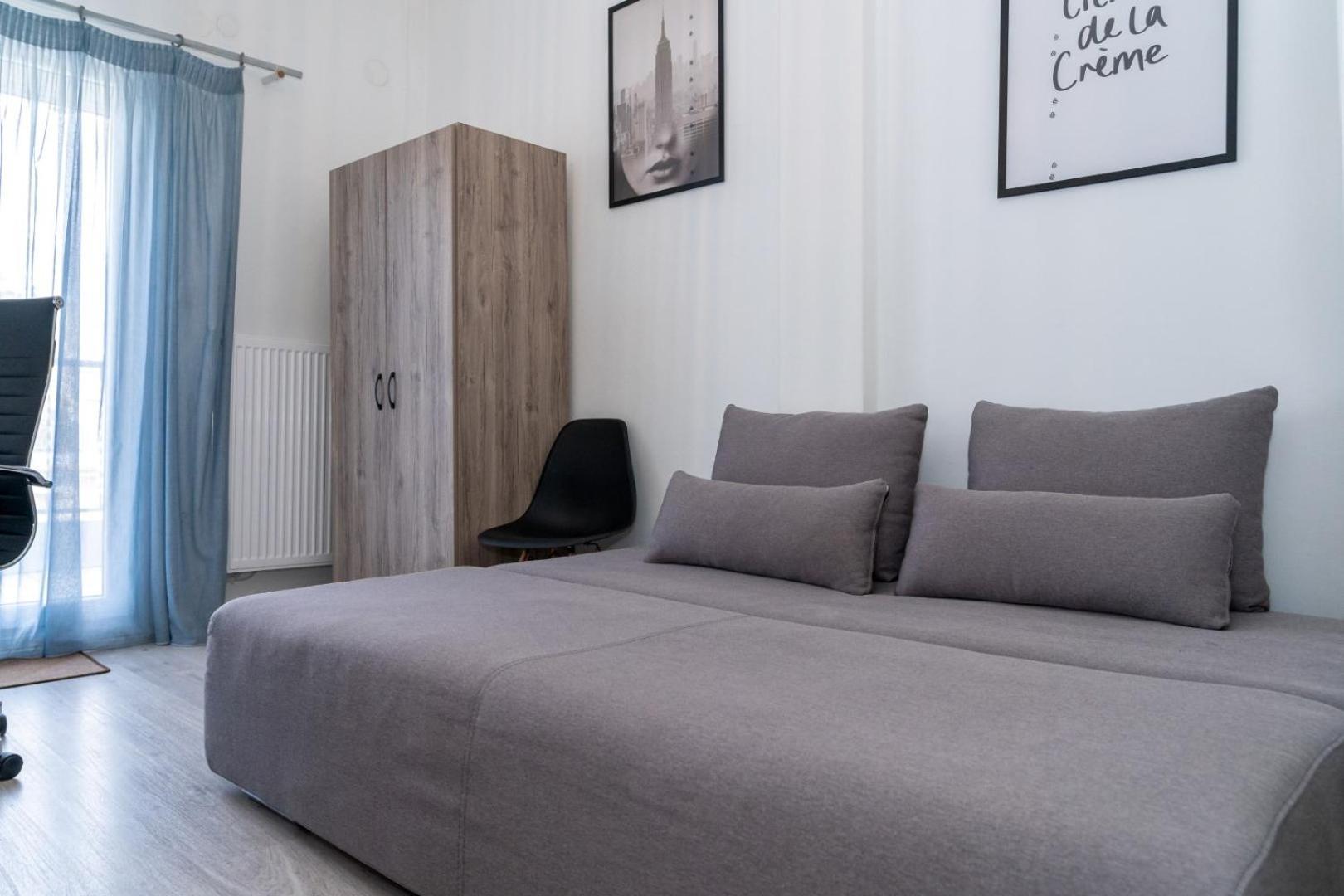 Kosmos Service Near Turkish Consulat And Saint Dimitrious Church With Additional Cost Parking *