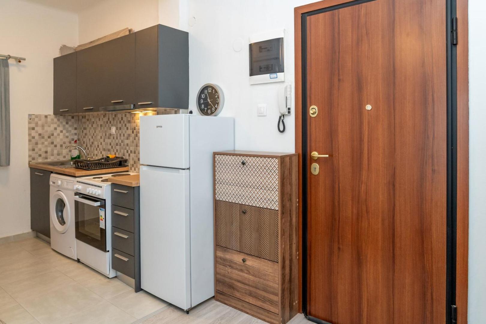 Kosmos Service Near Turkish Consulat And Saint Dimitrious Church With Additional Cost Parking Apartment *