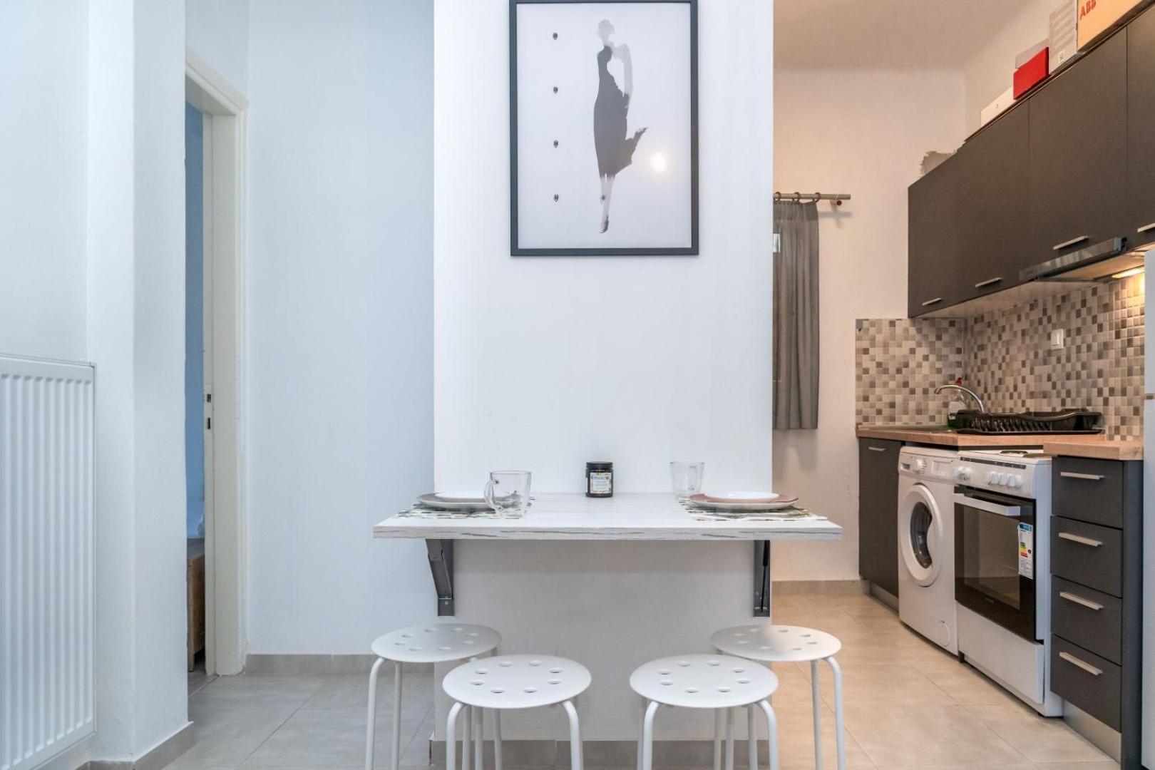 Apartment Kosmos Service Near Turkish Consulat And Saint Dimitrious Church With Additional Cost Parking *
