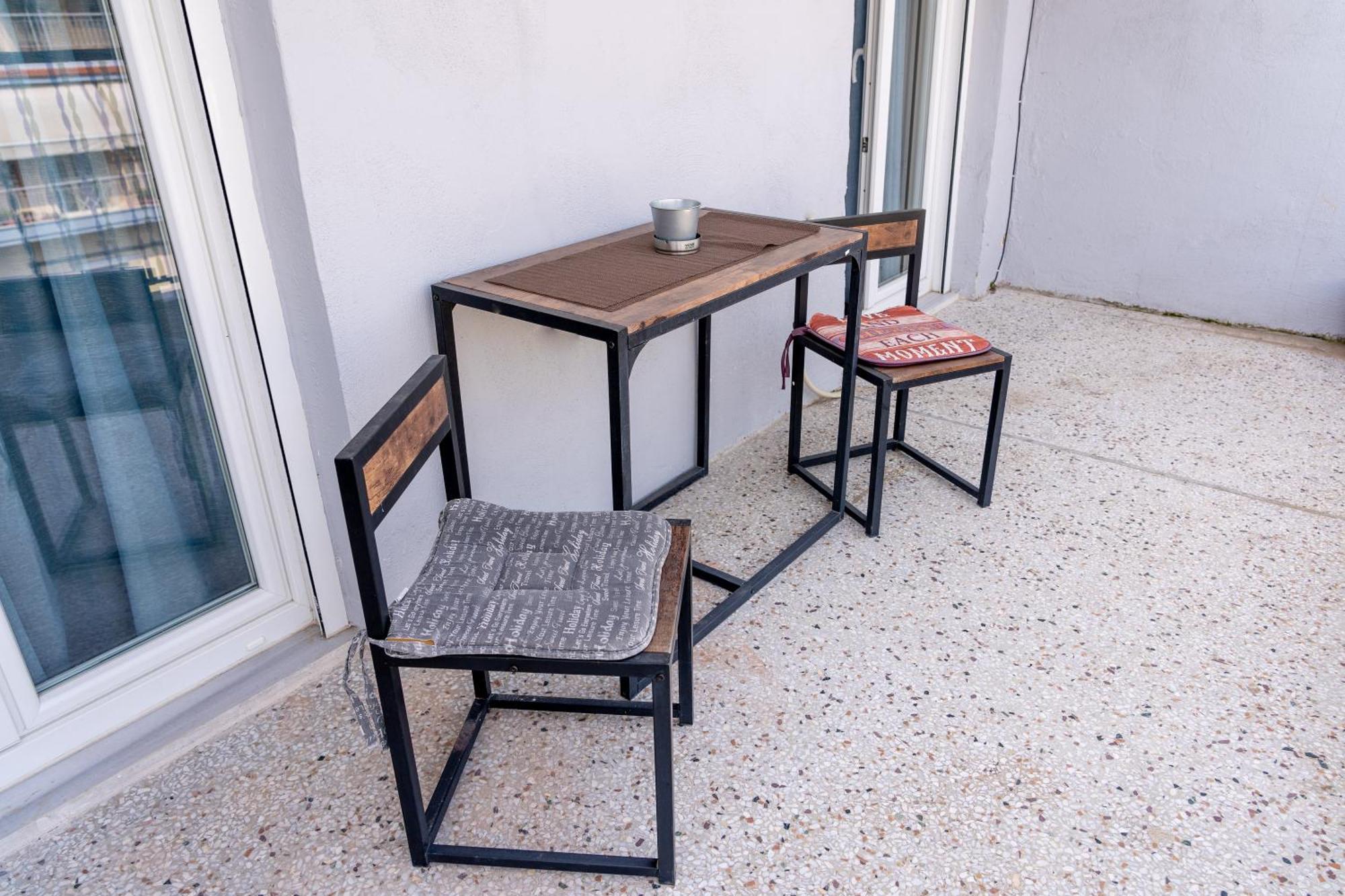 Kosmos Service Near Turkish Consulat And Saint Dimitrious Church With Additional Cost Parking Apartment Thessaloniki