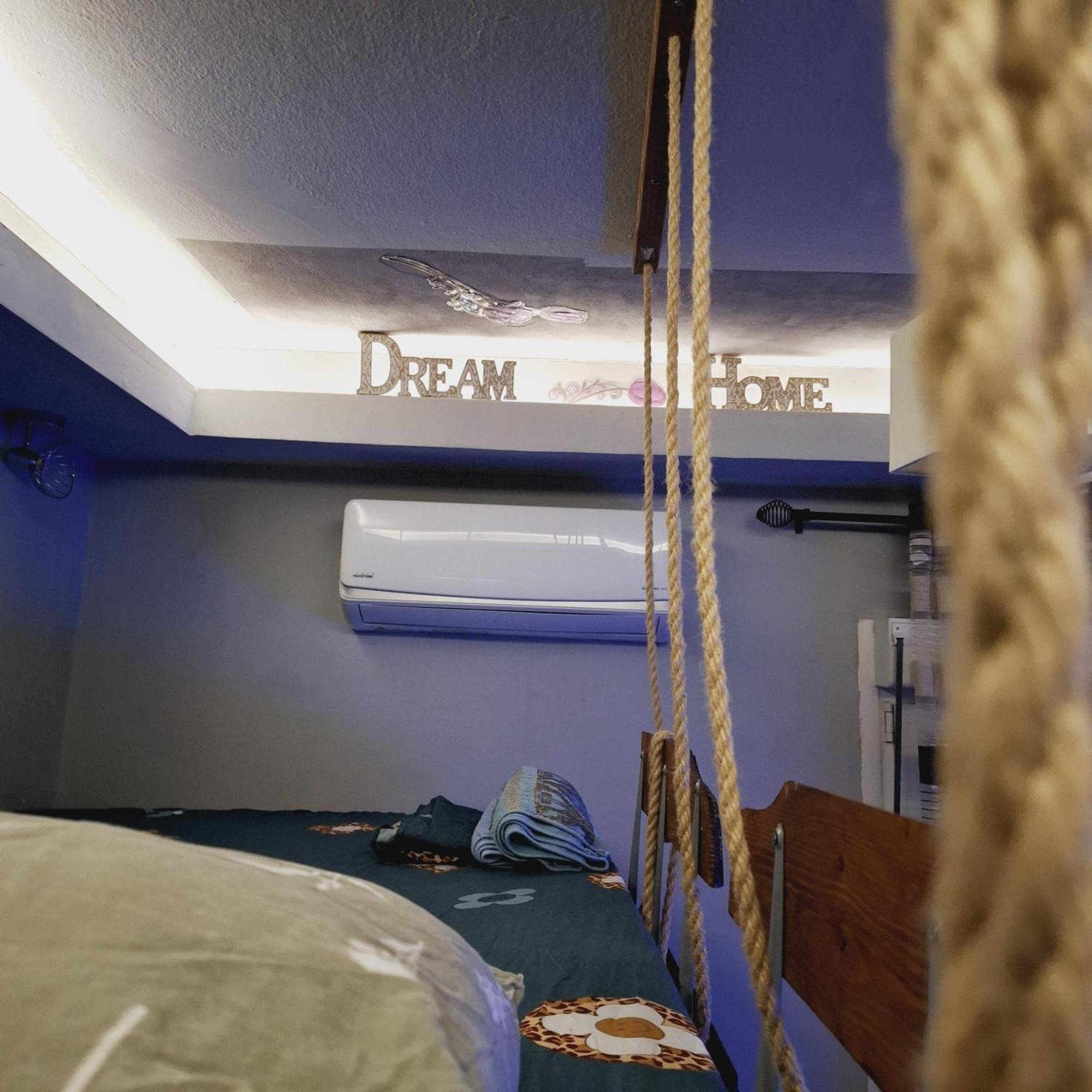 Nederland's Mini Studio Apartment